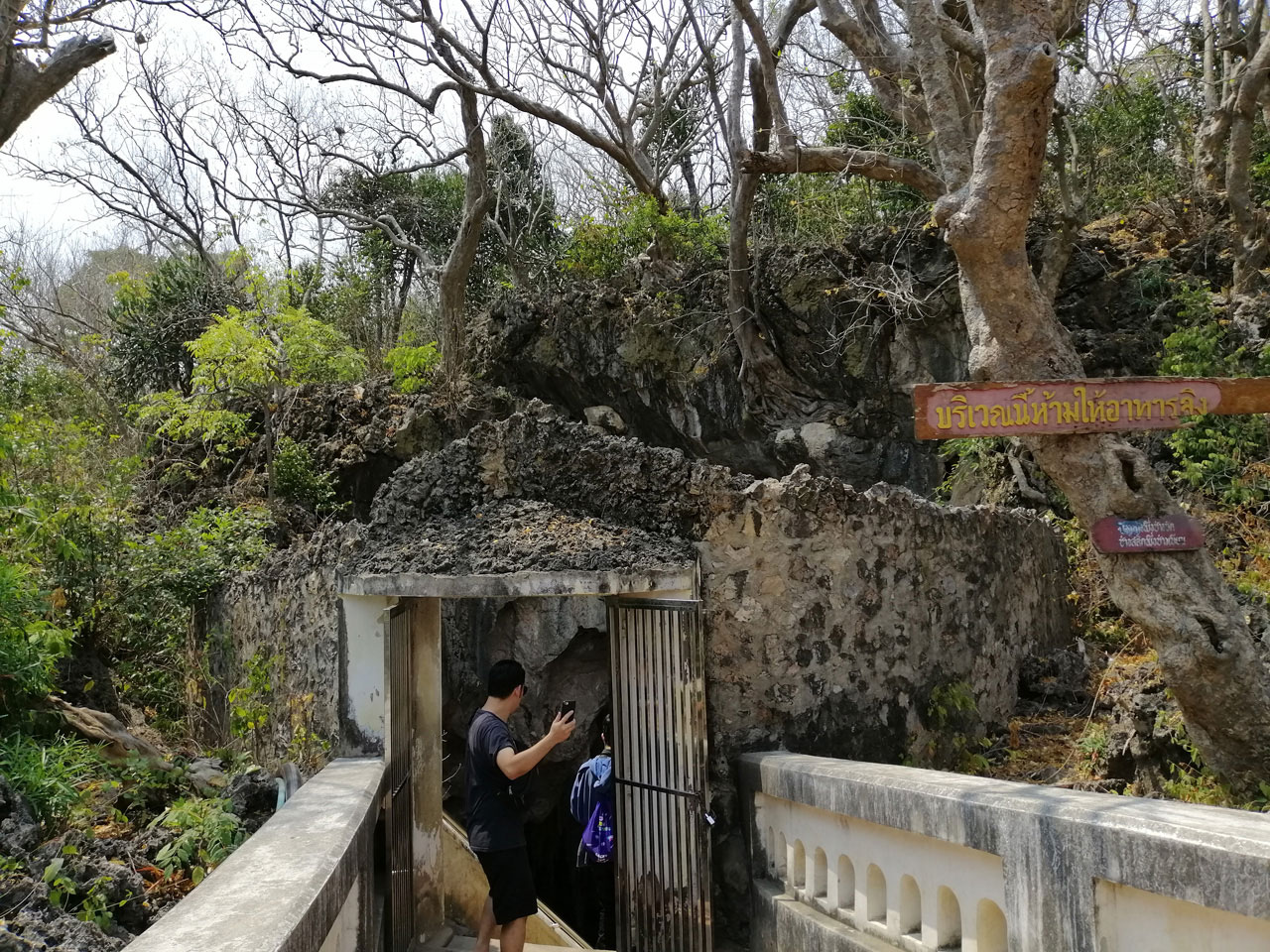 Entrance to Khao Luang Cave